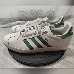 NEW Adidas Mens Gazelle 100% Soft Leather Upper Sneakers White  & Green.SIZE 11